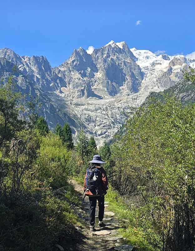 Dege Travel Guide and Tours
