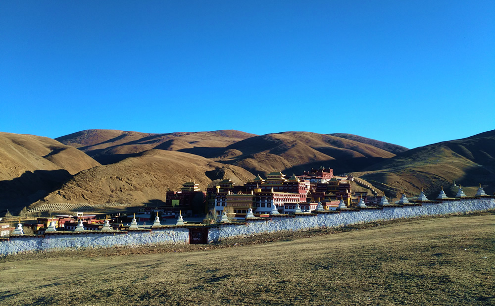 Explore Genyen Massif , Mount Genie Travel Guide