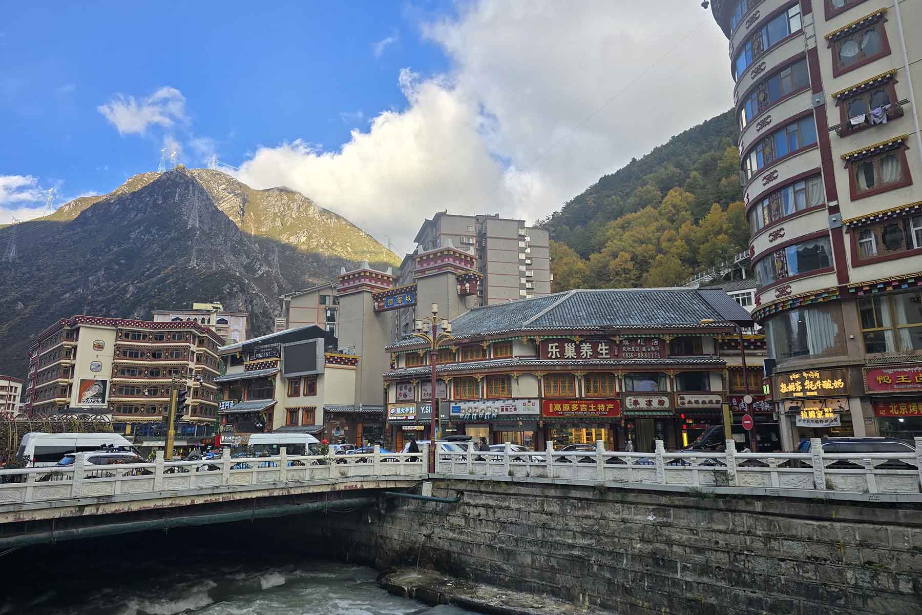 Kangding Hotels